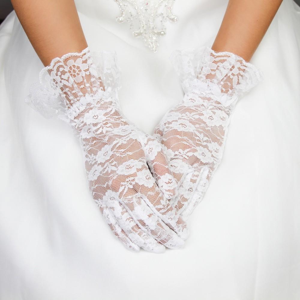 Edwardian Lace Wrist Gloves in White