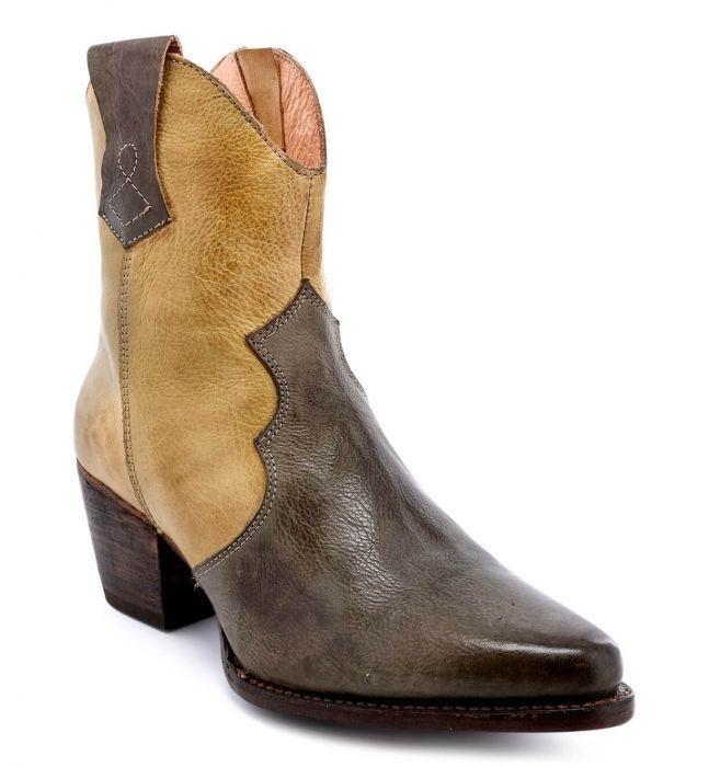 Baila Cowgirl Boots in Cashew Rustic