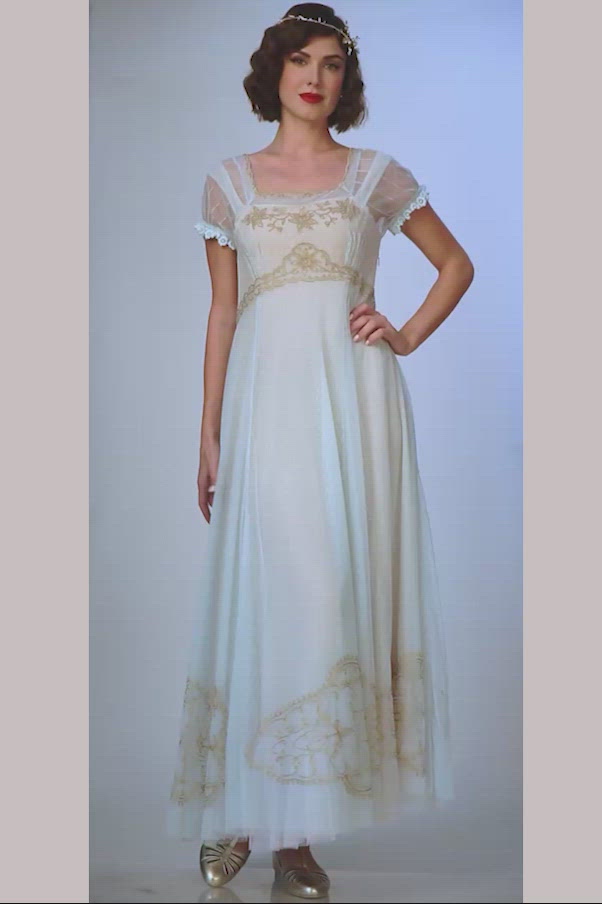 Parisienne Vintage Elegance Wedding Gown in Nude Mint