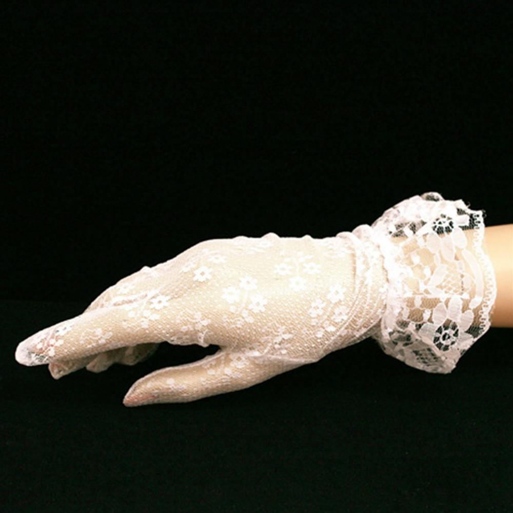Edwardian Lace Wrist Gloves in White