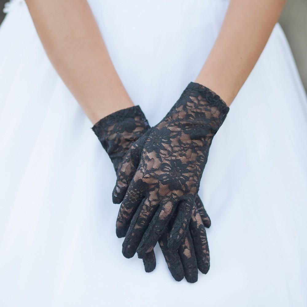 Downton Abbey Lace Wrist Gloves in Black