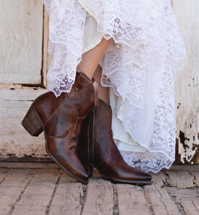 Baila Cowgirl Boots in Teak Rustic