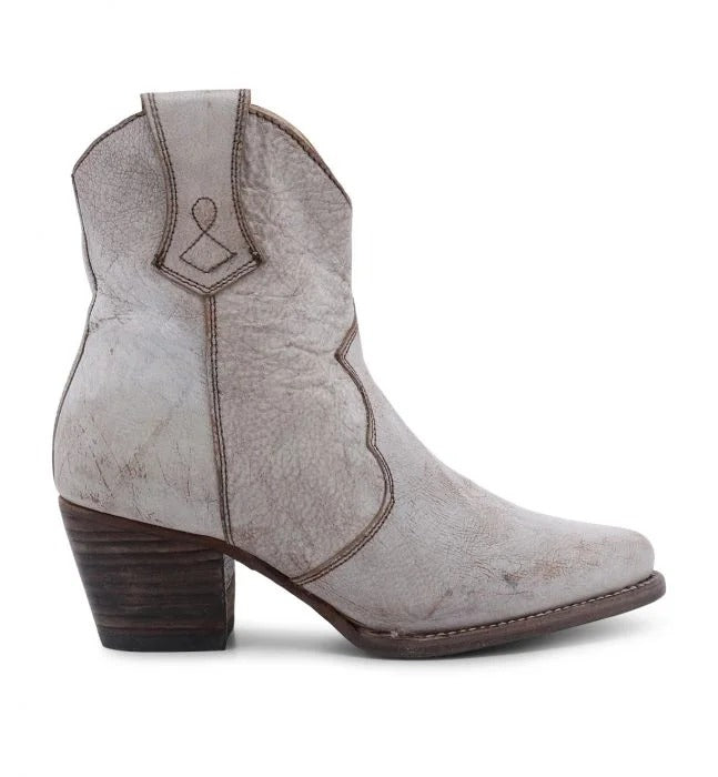 Baila Cowgirl Boots in White